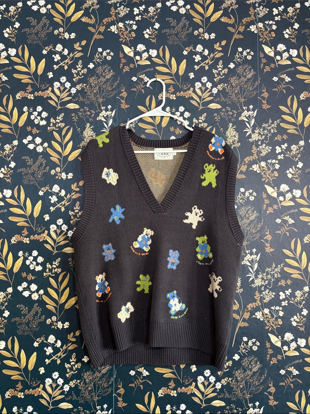 Cider Purple Sweater Vest with Colorful Patterns